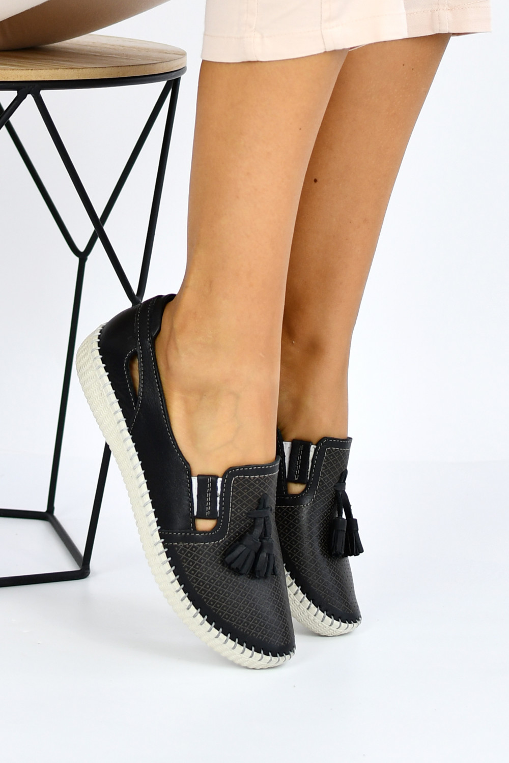 ESPADRILE NEGRE PIELE NATURALA 7PC136