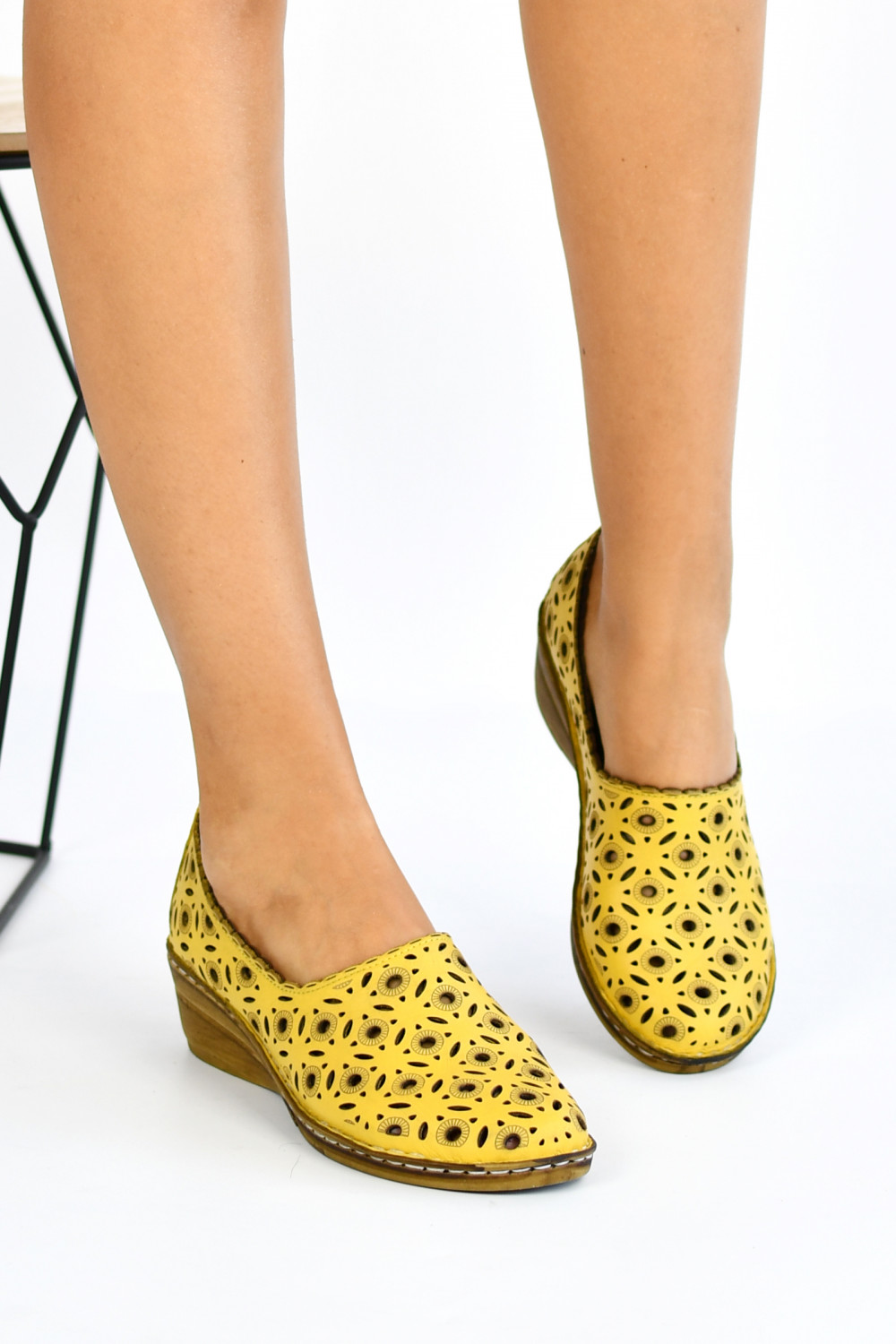 PANTOFI GALBENI PIELE NATURALA 1PC010