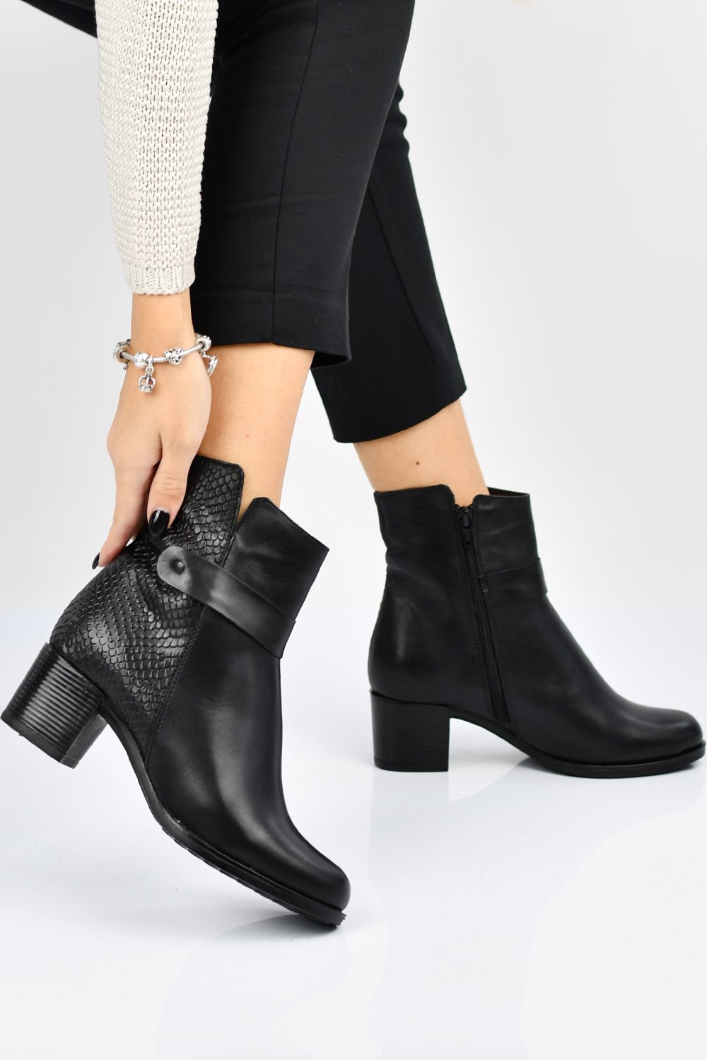 BOTINE NEGRE PIELE NATURALA SARRA