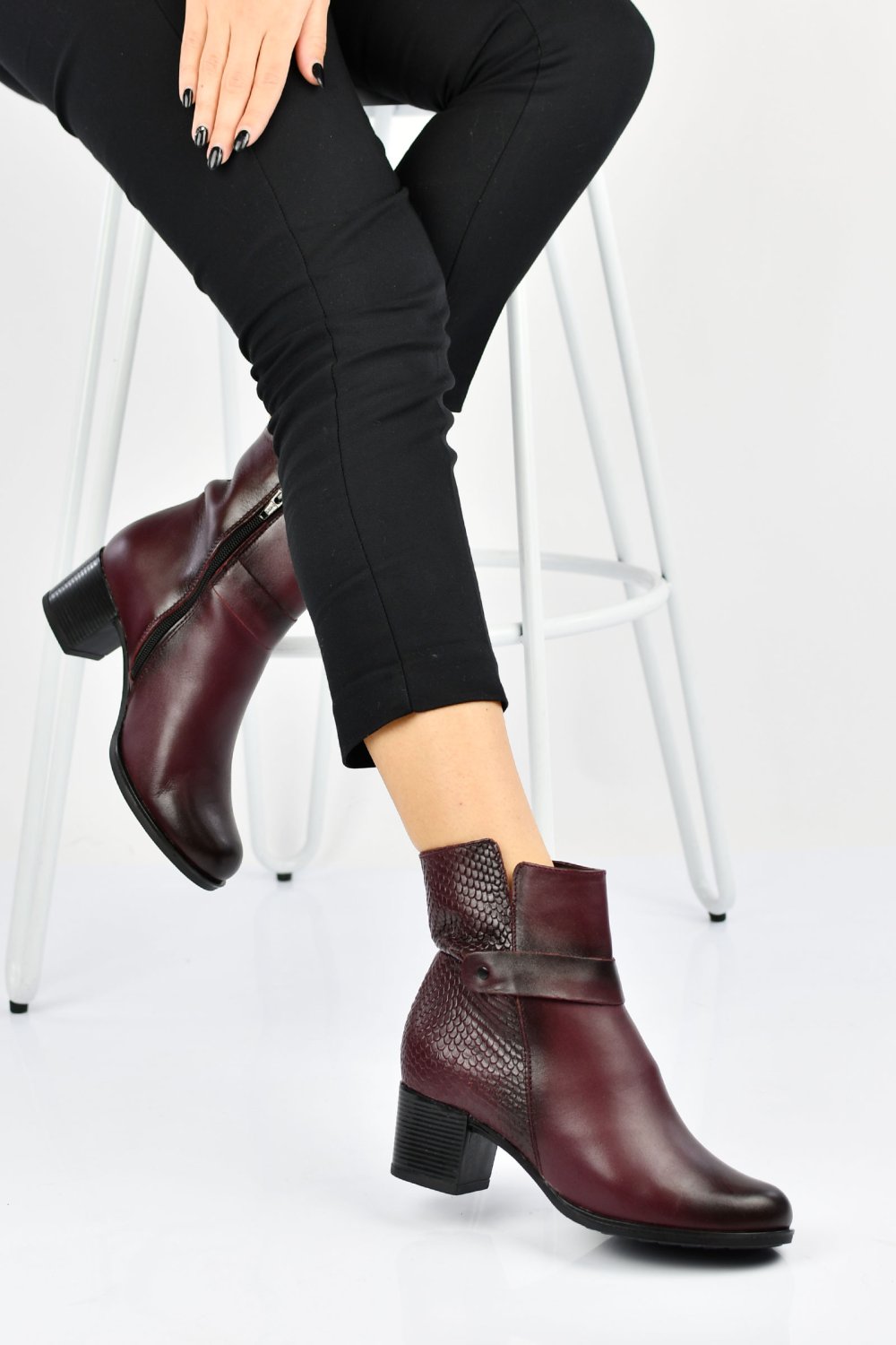 BOTINE VISINII PIELE NATURALA SARRA