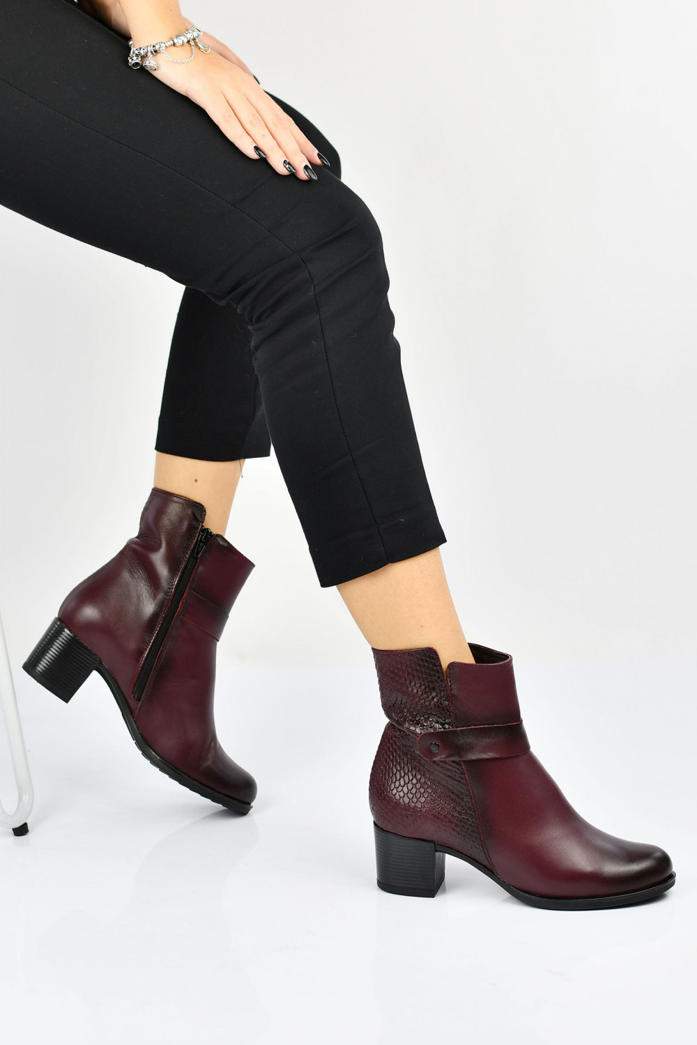 BOTINE VISINII PIELE NATURALA SARRA