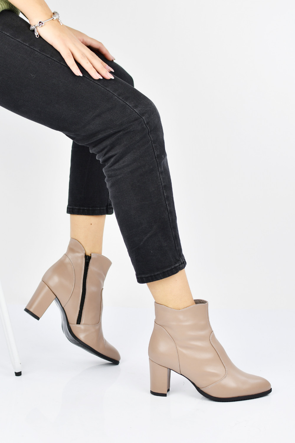 BOTINE TAUPE PIELE NATURALA APC95