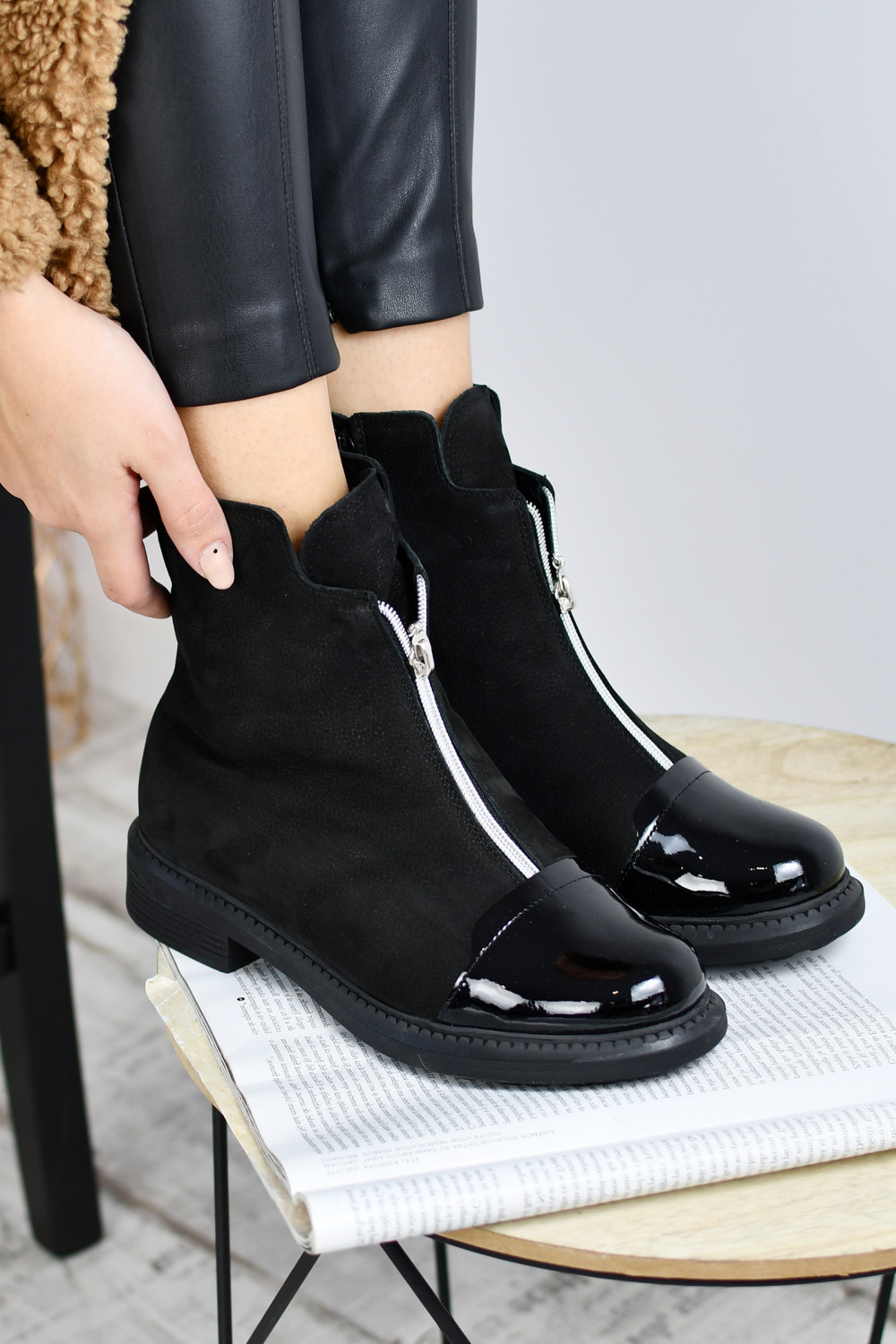 GHETE NEGRE PIELE NATURALA INTOARSA 2PC72
