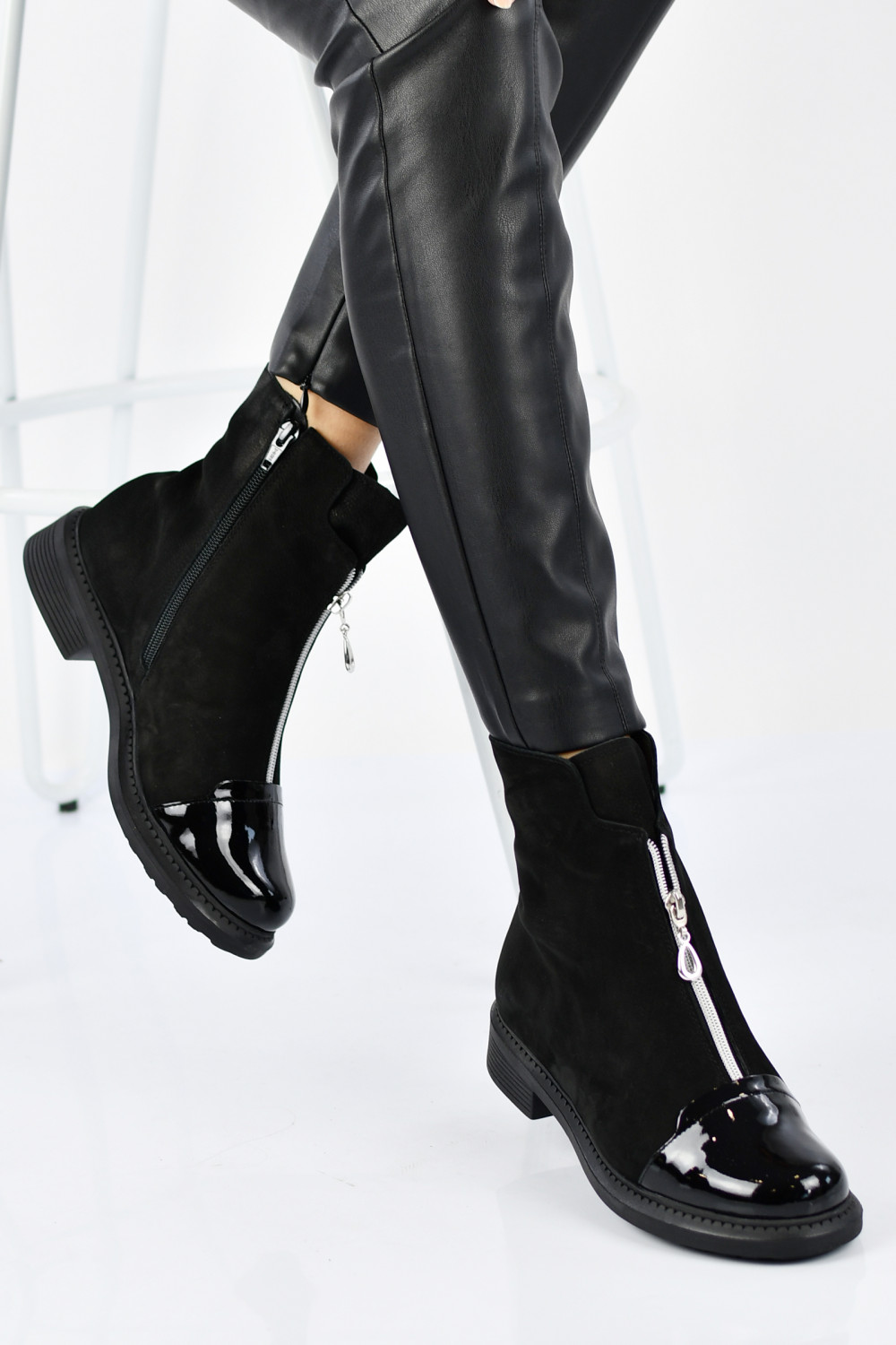 GHETE NEGRE PIELE NATURALA INTOARSA 2PC72