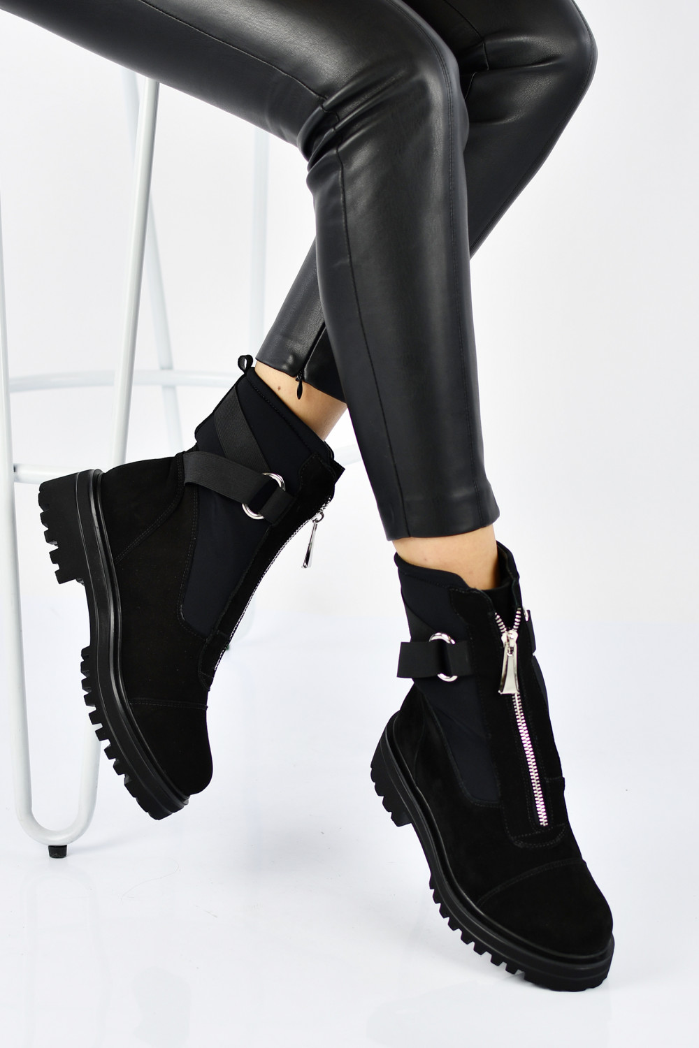 GHETE NEGRE PIELE NATURALA INTOARSA 2PC70