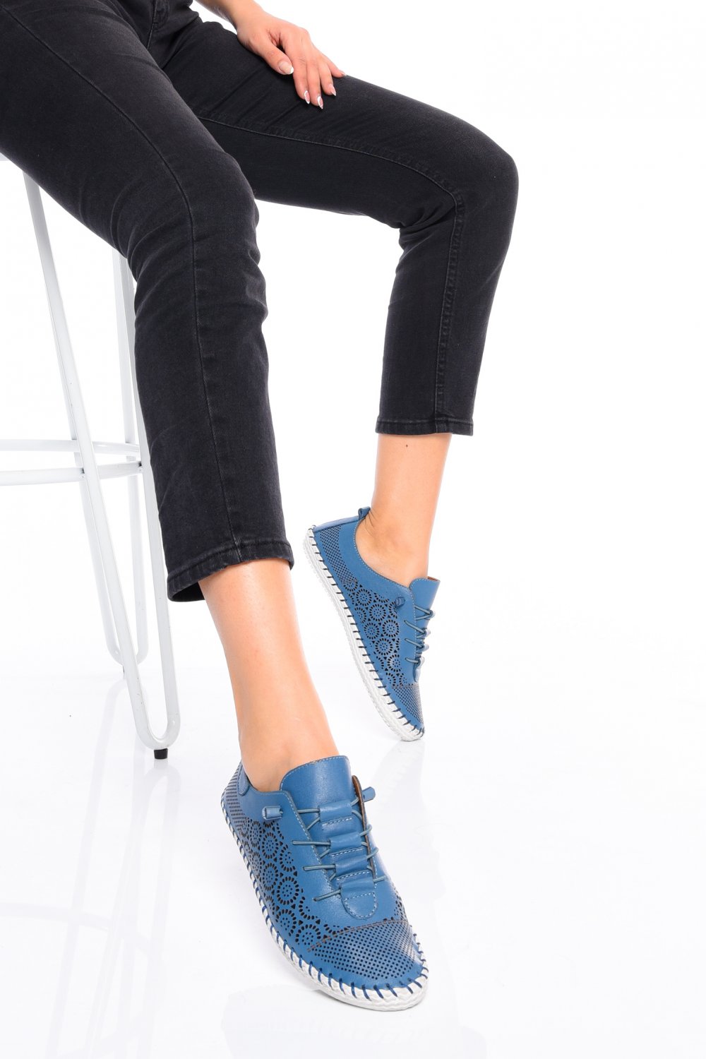 PANTOFI ALBASTRI PIELE NATURALA 3PC0110