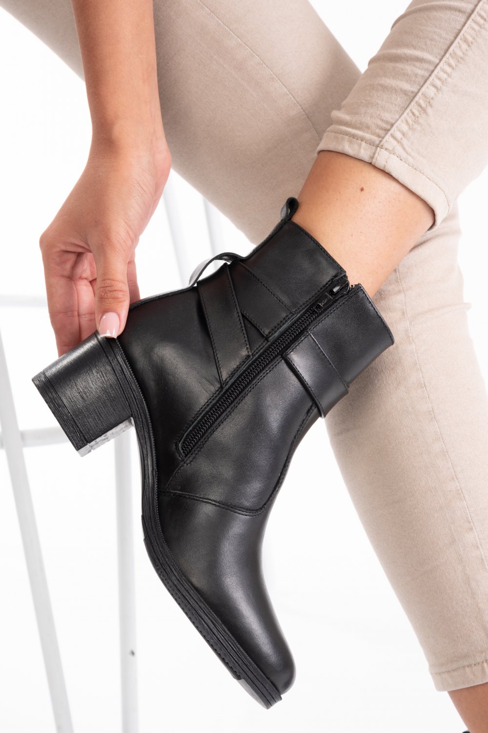 BOTINE NEGRE PIELE NATURALA 1PC722