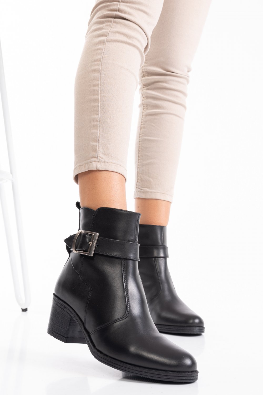 BOTINE NEGRE PIELE NATURALA 1PC722