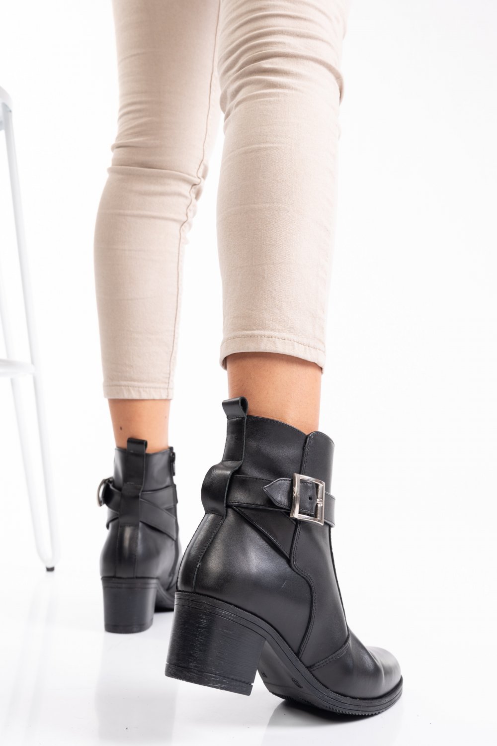 BOTINE NEGRE PIELE NATURALA 1PC722