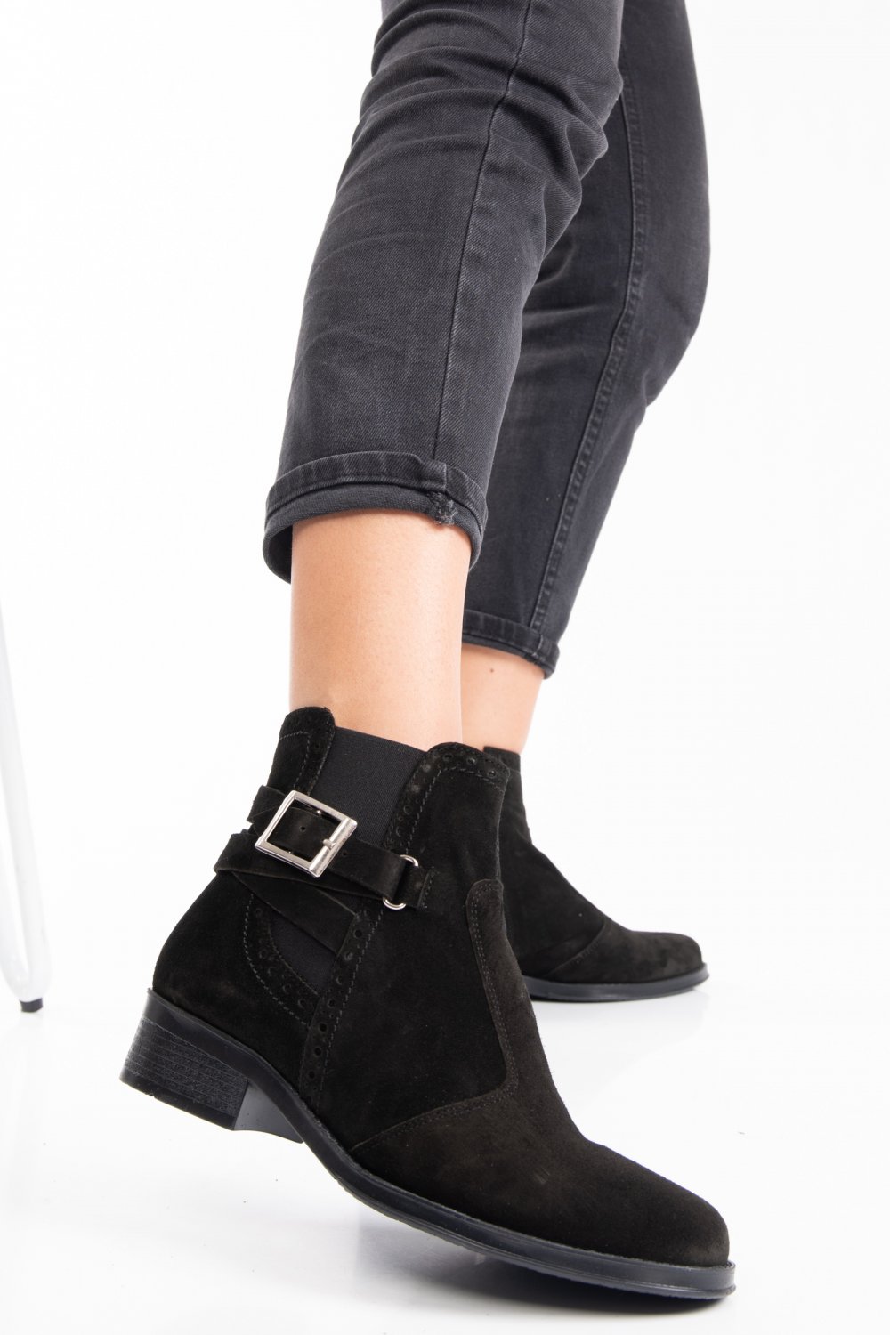 GHETE NEGRE PIELE NATURALA INTOARSA 1PC704