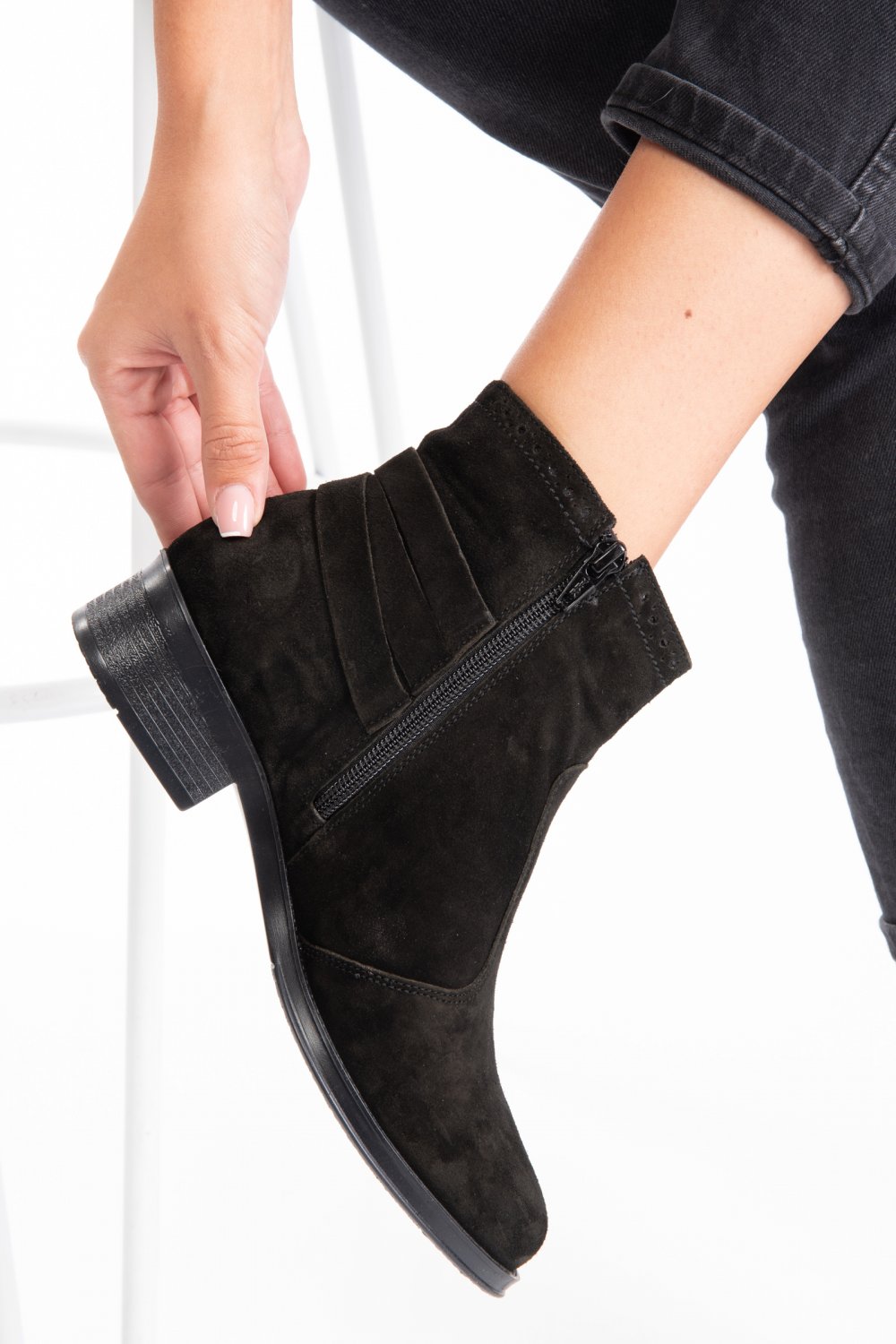GHETE NEGRE PIELE NATURALA INTOARSA 1PC704