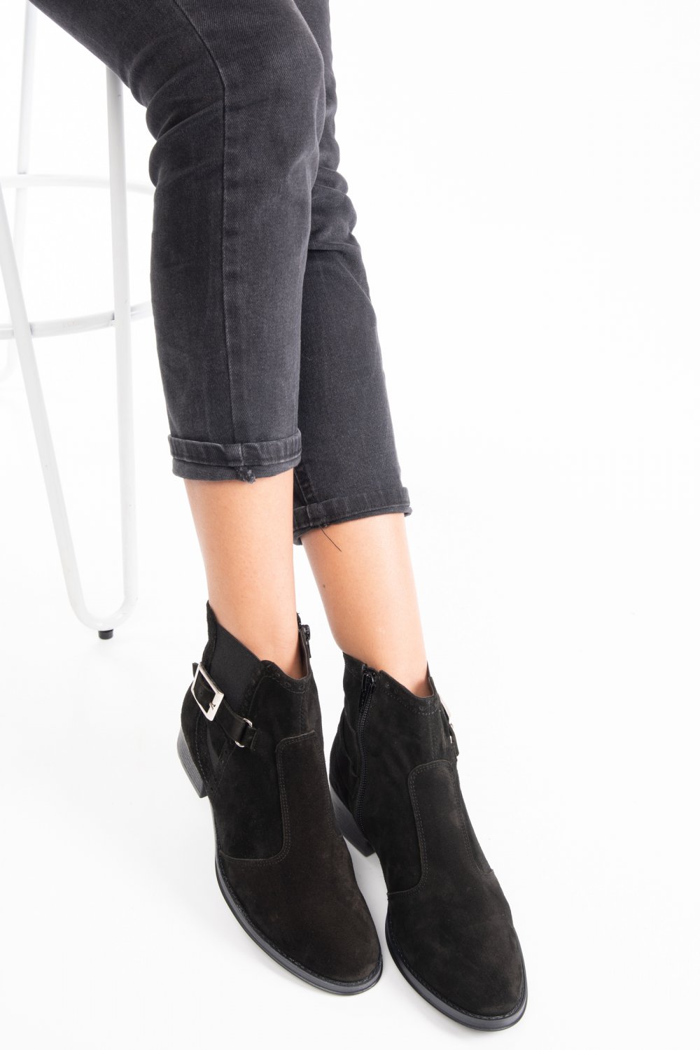 GHETE NEGRE PIELE NATURALA INTOARSA 1PC704