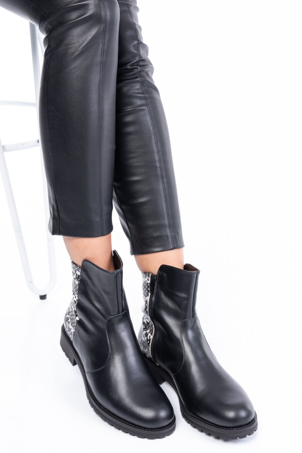 GHETE NEGRU SNK PIELE NATURALA 02PC