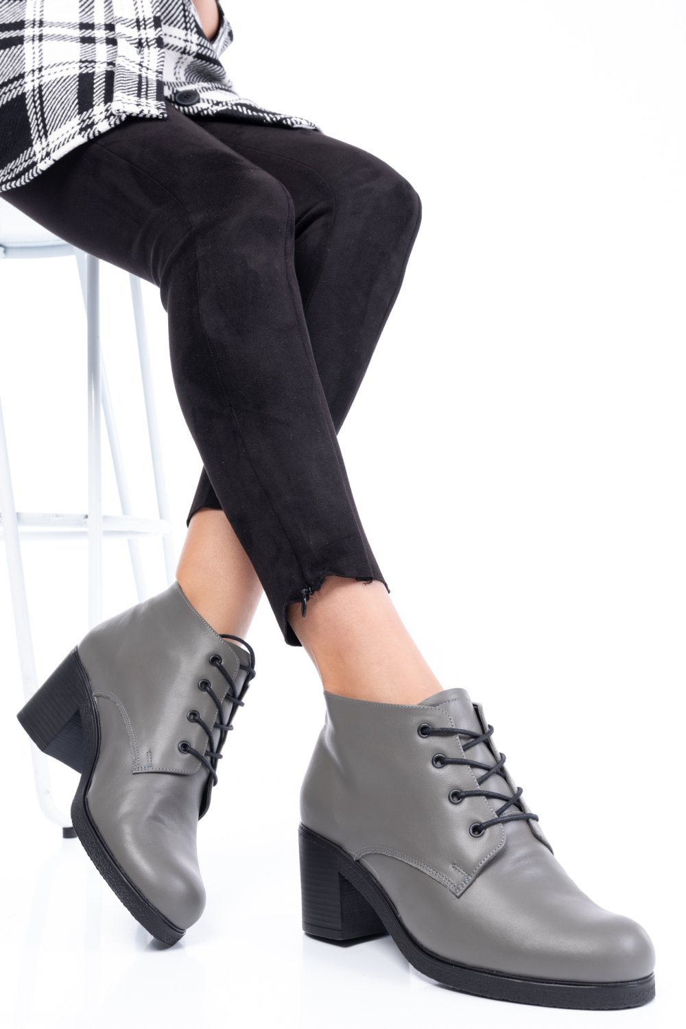 BOTINE GRI PIELE NATURALA 0PC6