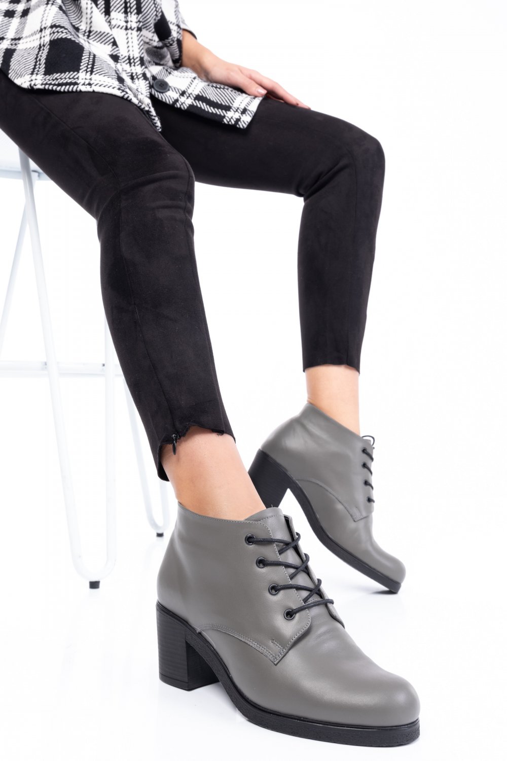 BOTINE GRI PIELE NATURALA 0PC6