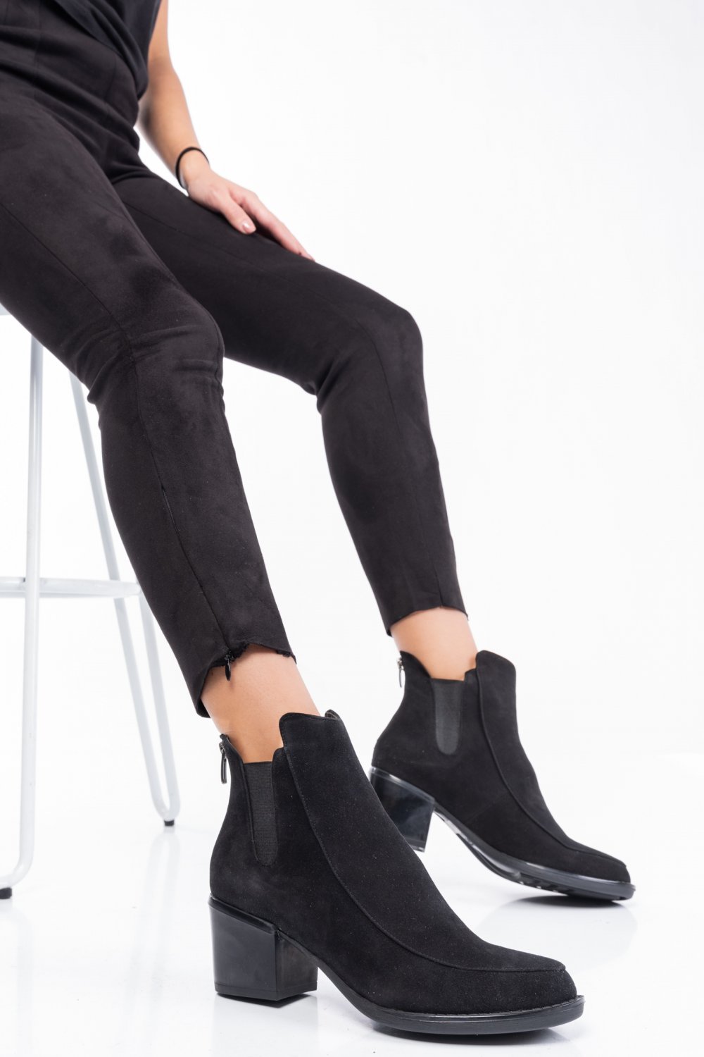 BOTINE NEGRE PIELE NATURALA INTOARSA 3PC129