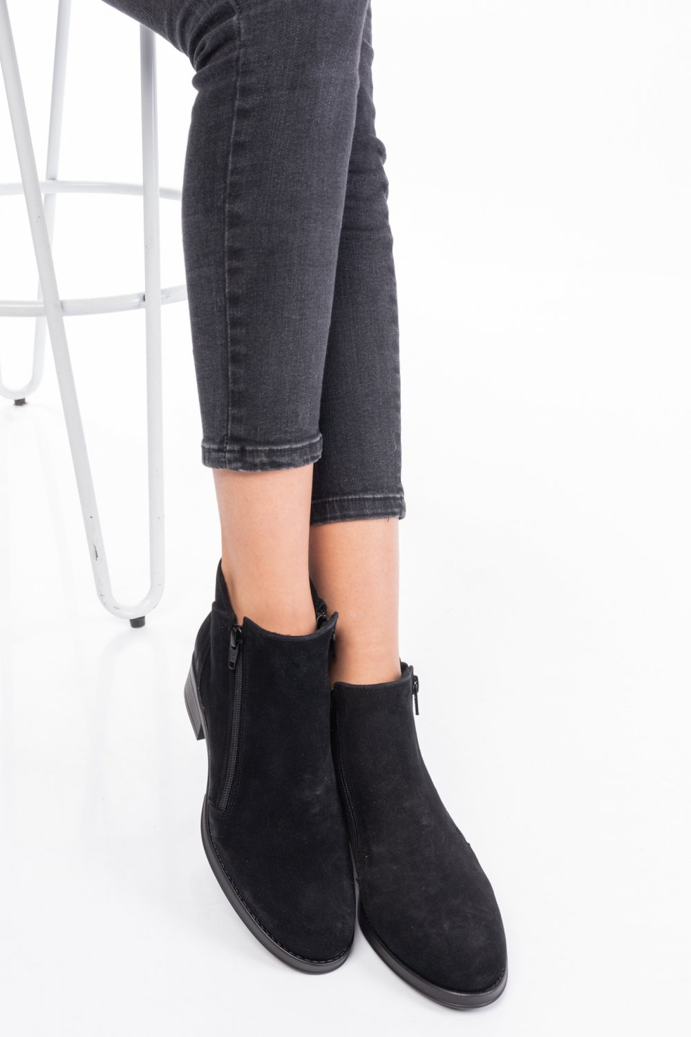 GHETE NEGRE PIELE NATURALA INTOARSA 0PC1