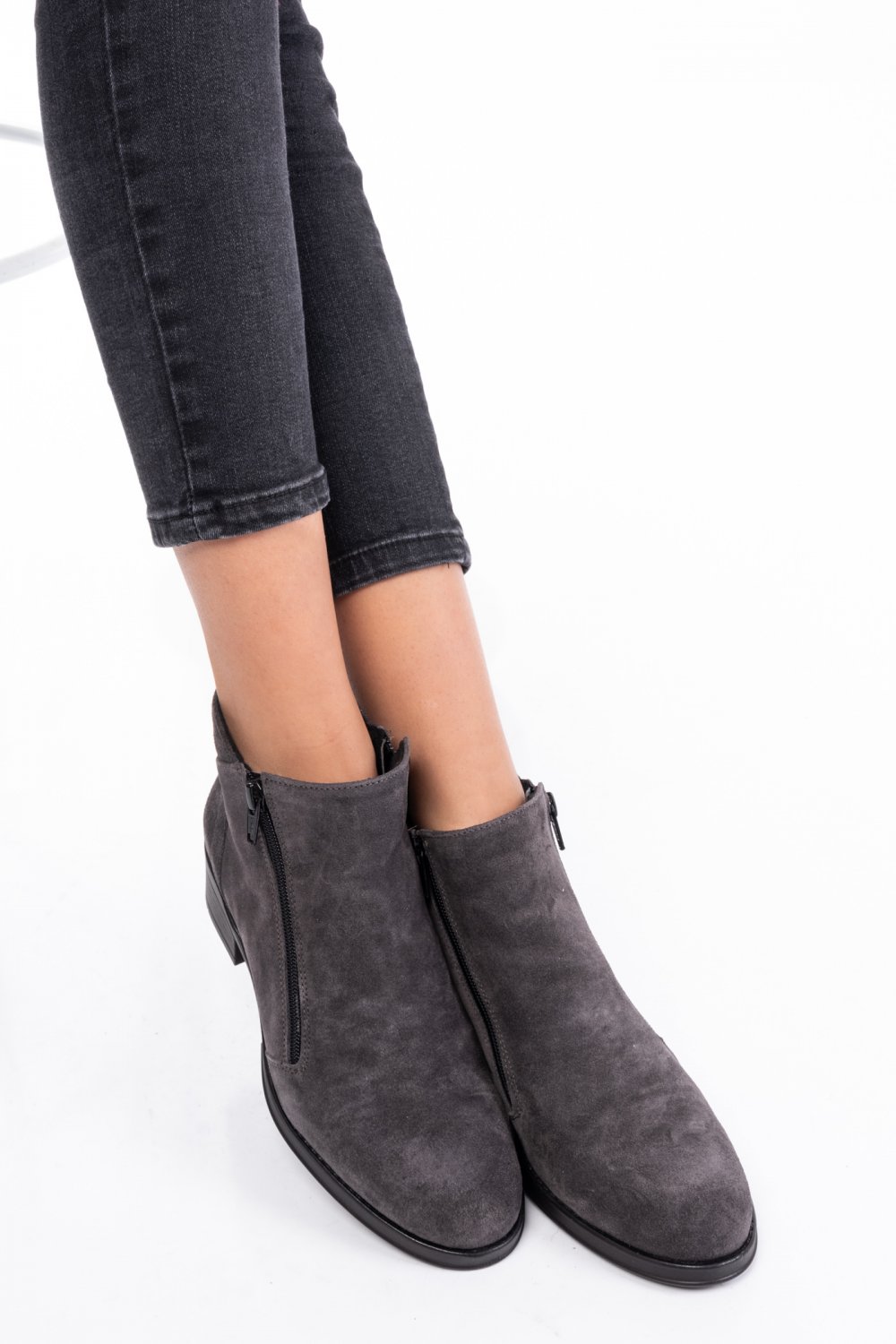 GHETE GRI INCHIS PIELE NATURALA INTOARSA 0PC1