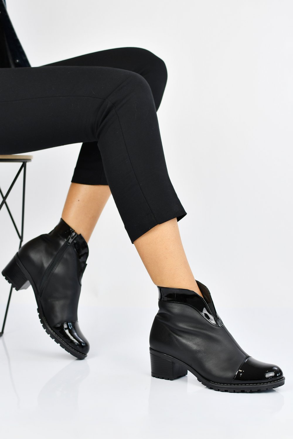 BOTINE NEGRE PIELE NATURALA 0PC62