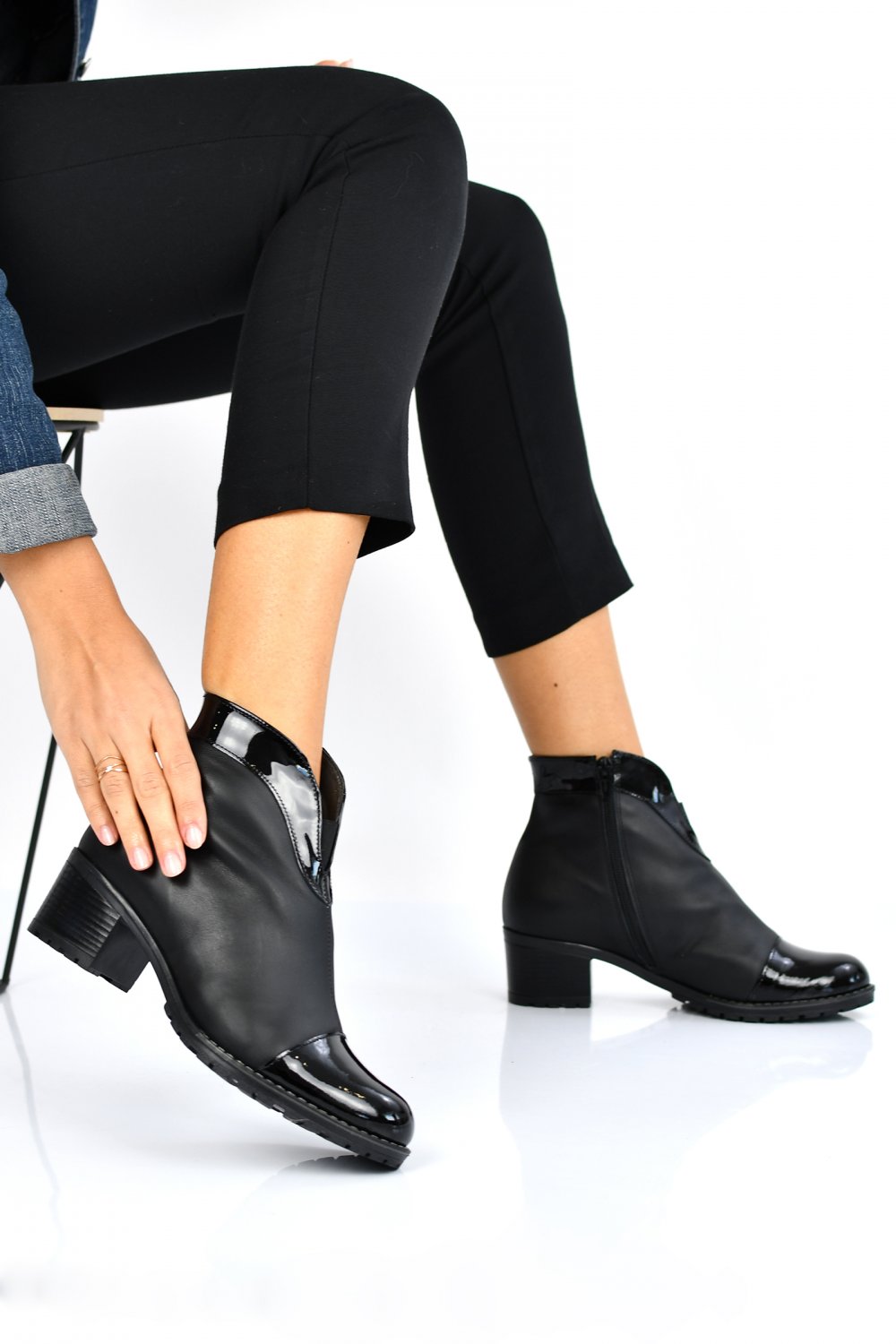 BOTINE NEGRE PIELE NATURALA 0PC62