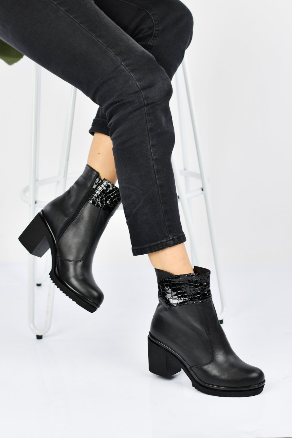 BOTINE NEGRE PIELE NATURALA 1PC50