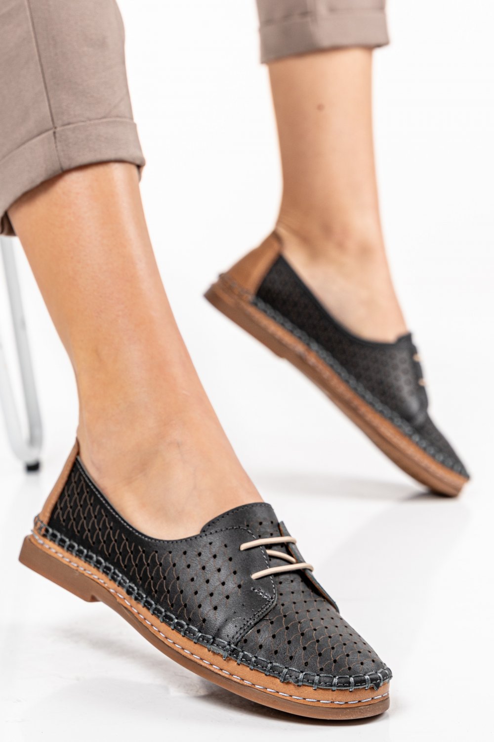 PANTOFI NEGRI PIELE NATURALA 4PC19-2