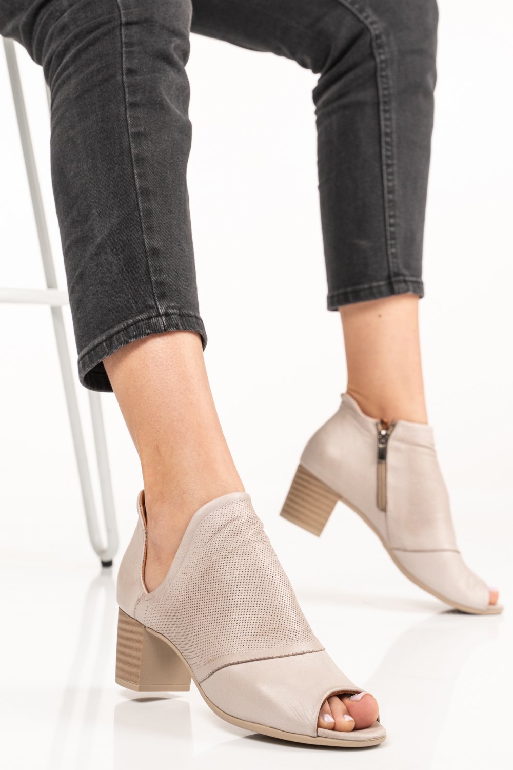 BOTINE BEJ PIELE NATURALA 5PC10