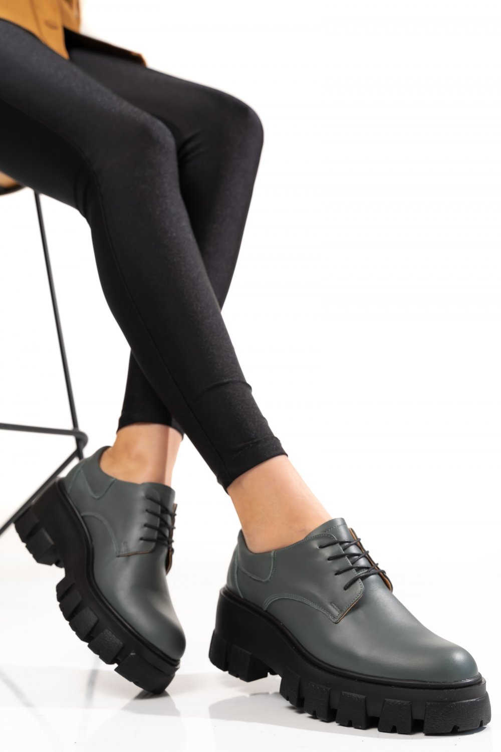 PANTOFI GRI PIELE NATURALA 2PC080