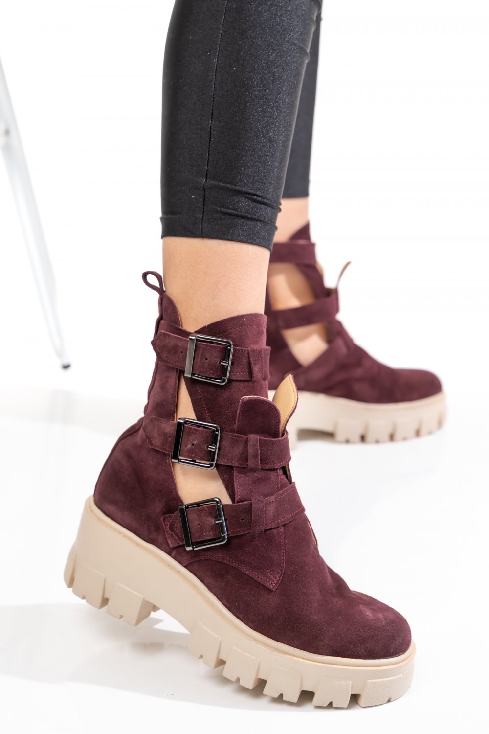 GHETE VISINII PIELE NATURALA INTOARSA 1PC90L