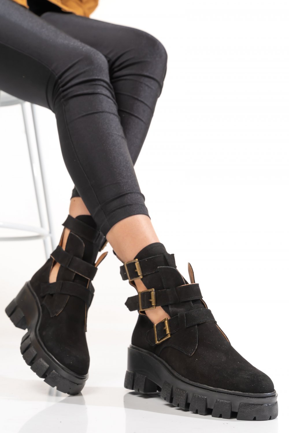 GHETE NEGRE PIELE NATURALA INTOARSA 1PC90L