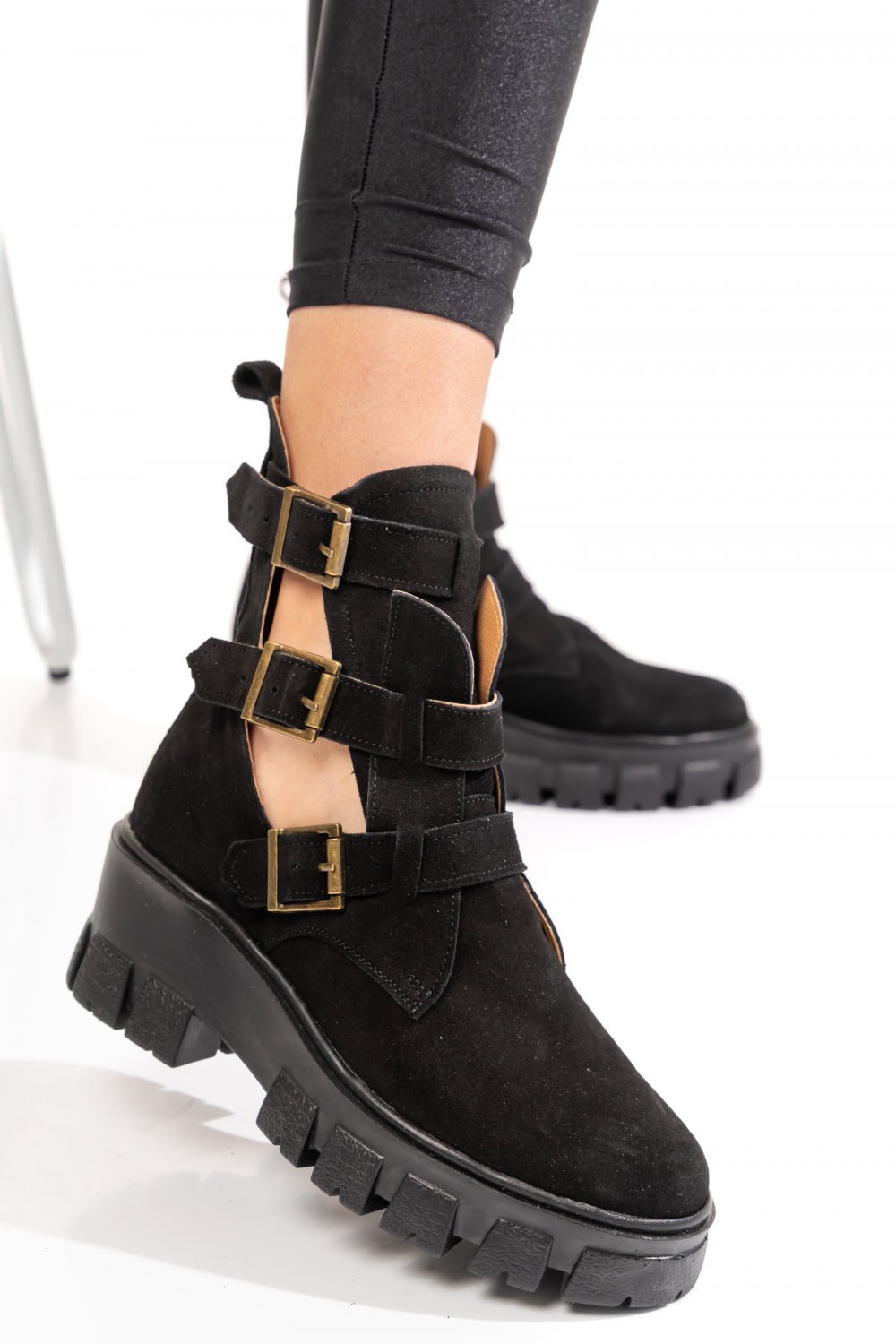 GHETE NEGRE PIELE NATURALA INTOARSA 1PC90L