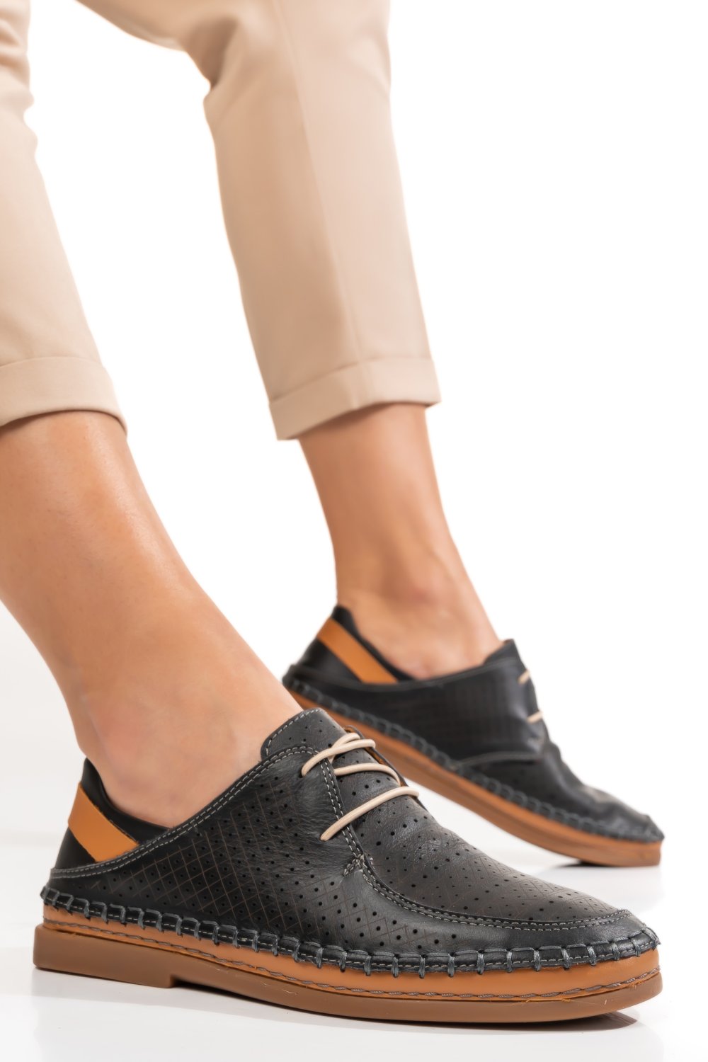 PANTOFI NEGRI PIELE NATURALA 4PC22-1