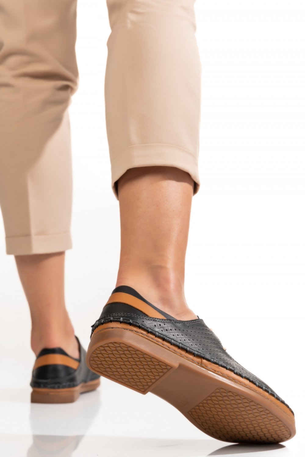 PANTOFI NEGRI PIELE NATURALA 4PC22-1