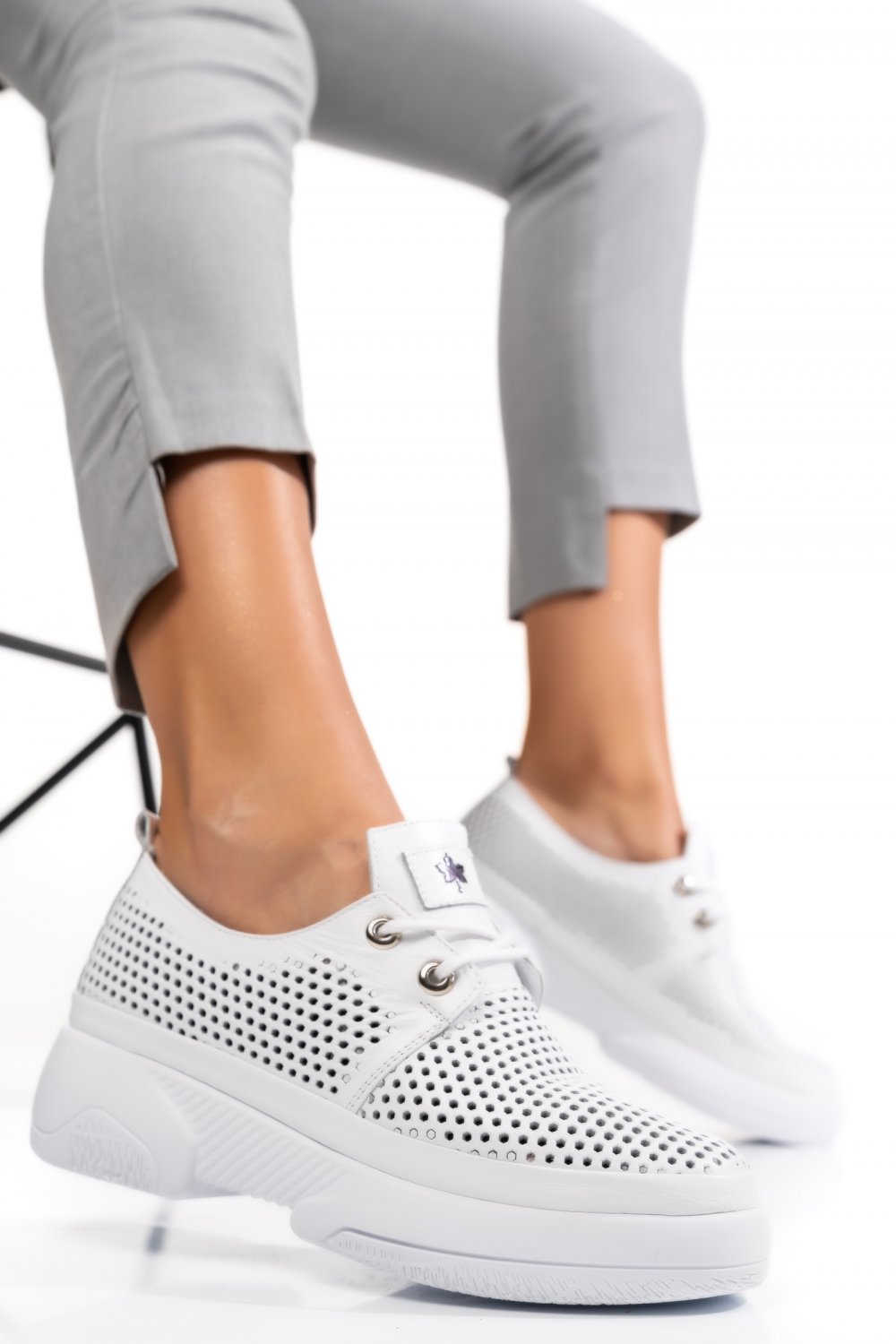 PANTOFI SPORT ALBI PIELE NATURALA 2PC027