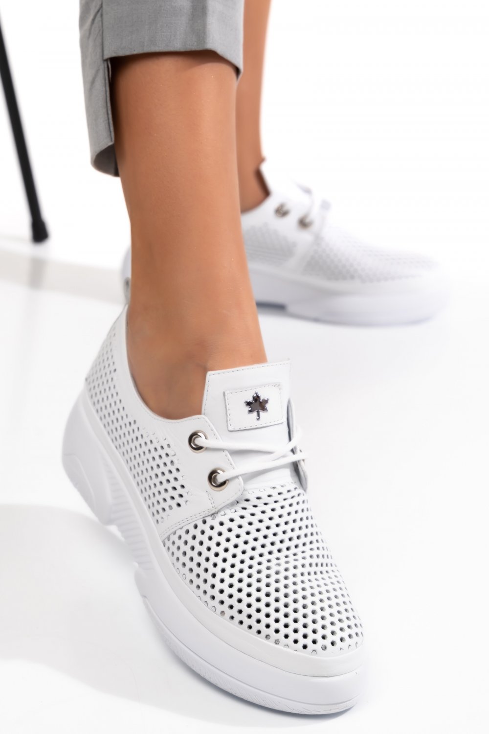 PANTOFI SPORT ALBI PIELE NATURALA 2PC027