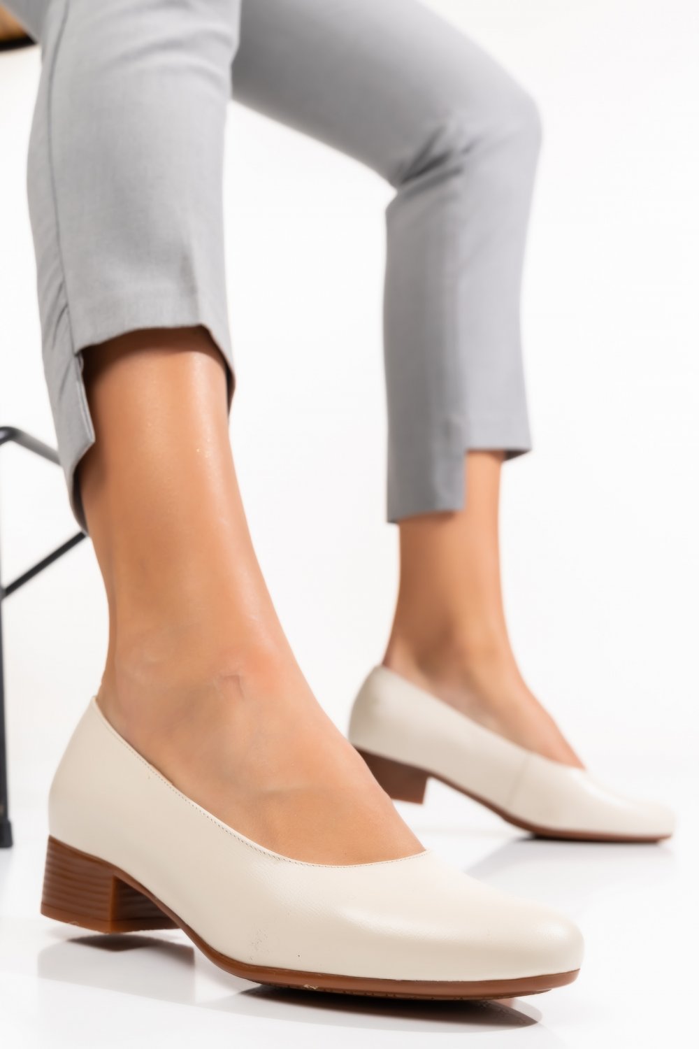 PANTOFI BEJ PIELE NATURALA 2PC040