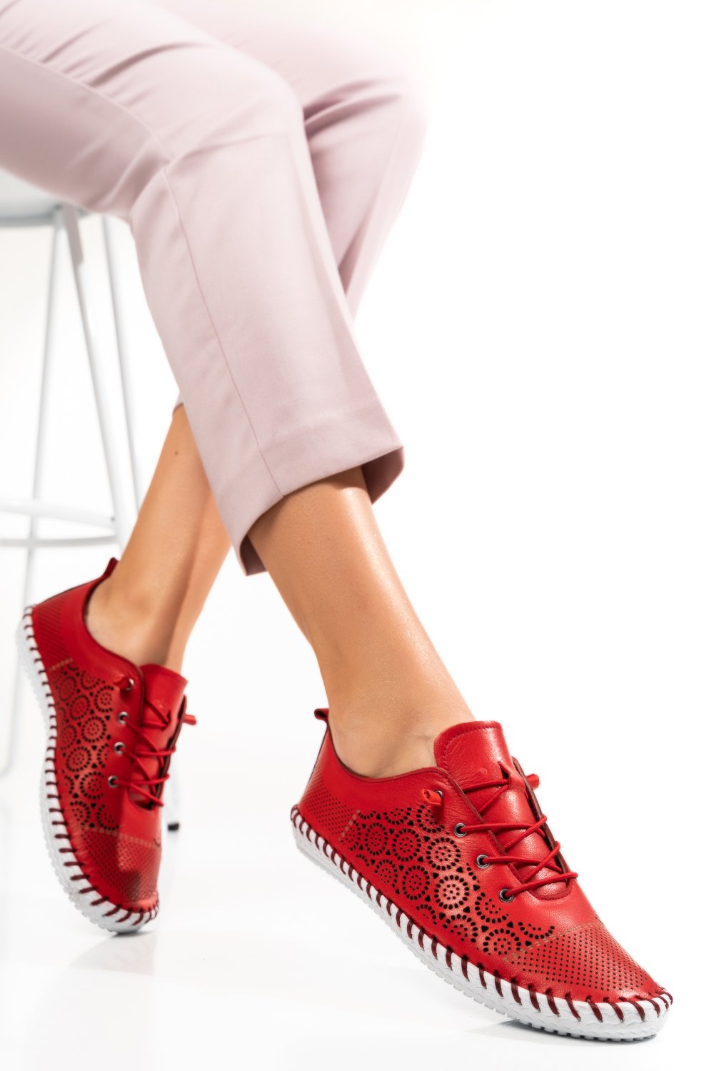 PANTOFI ROSII PIELE NATURALA 3PC0110