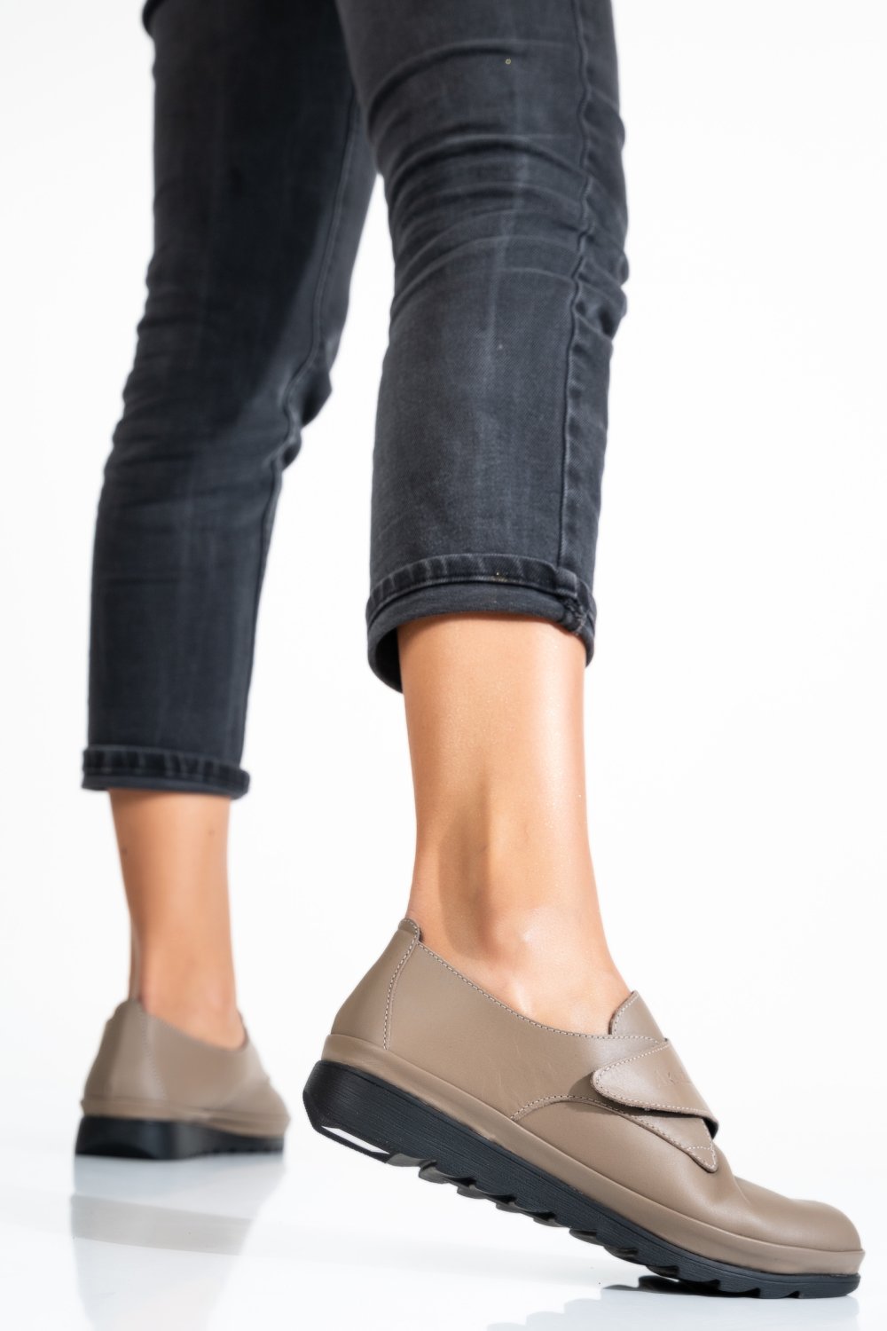 PANTOFI TAUPE PIELE NATURALA APCK700