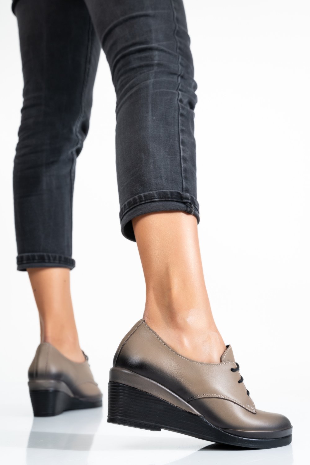 PANTOFI TAUPE PIELE NATURALA APCK630