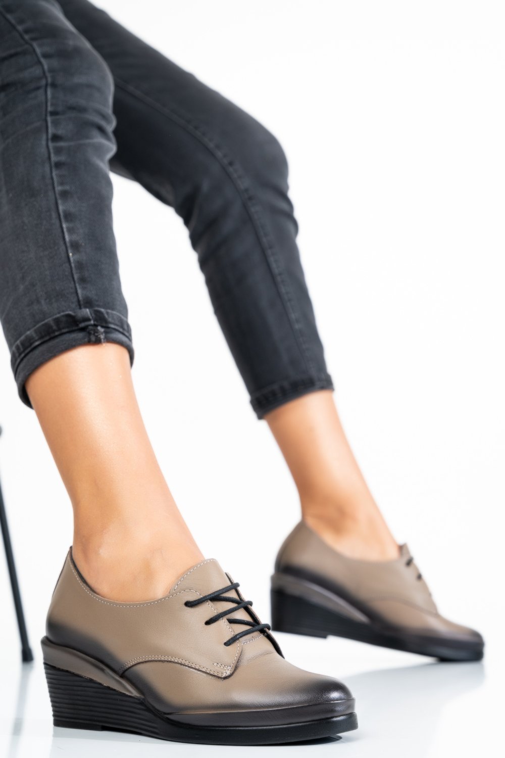 PANTOFI TAUPE PIELE NATURALA APCK630