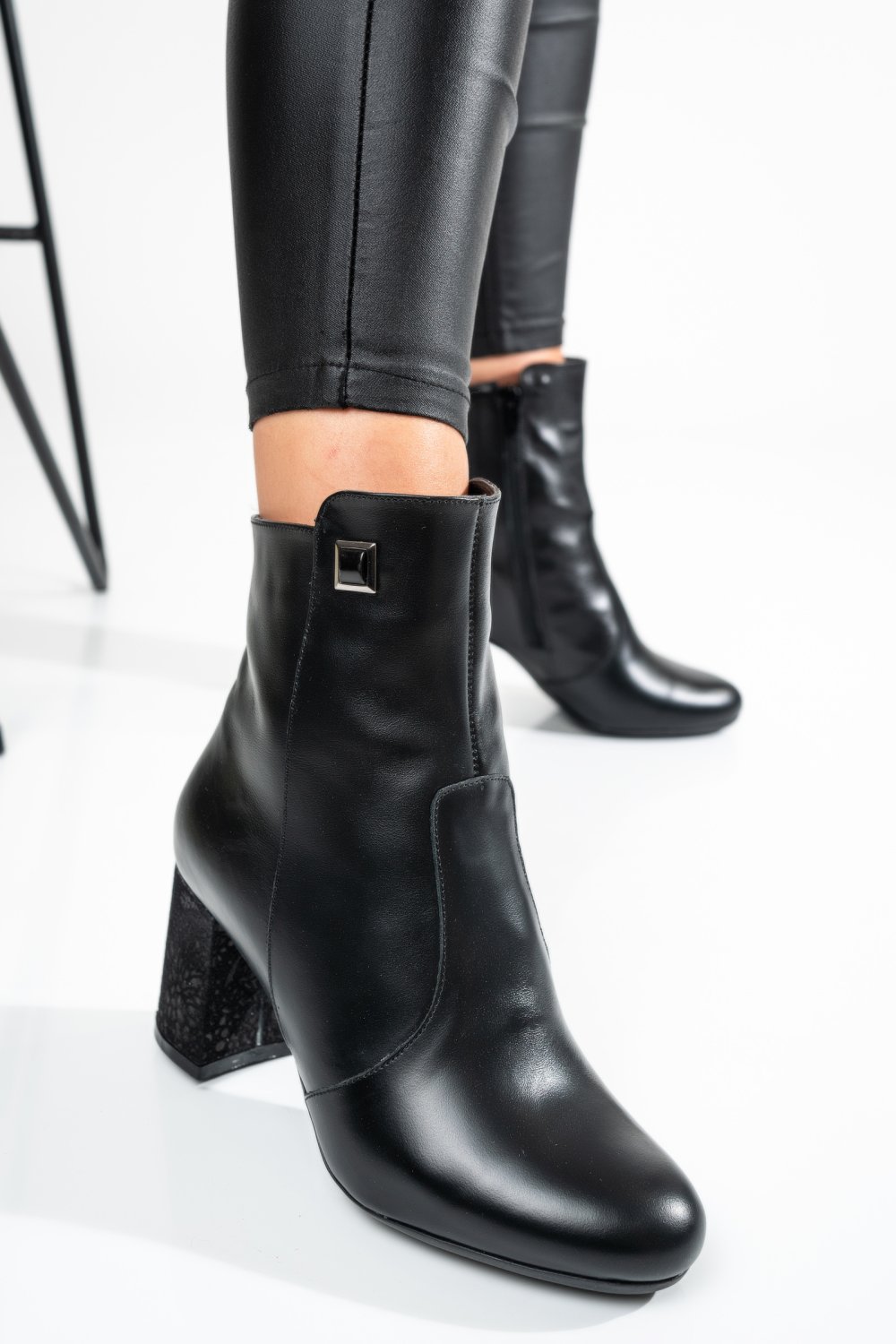 BOTINE NEGRE PIELE NATURALA 1PC772