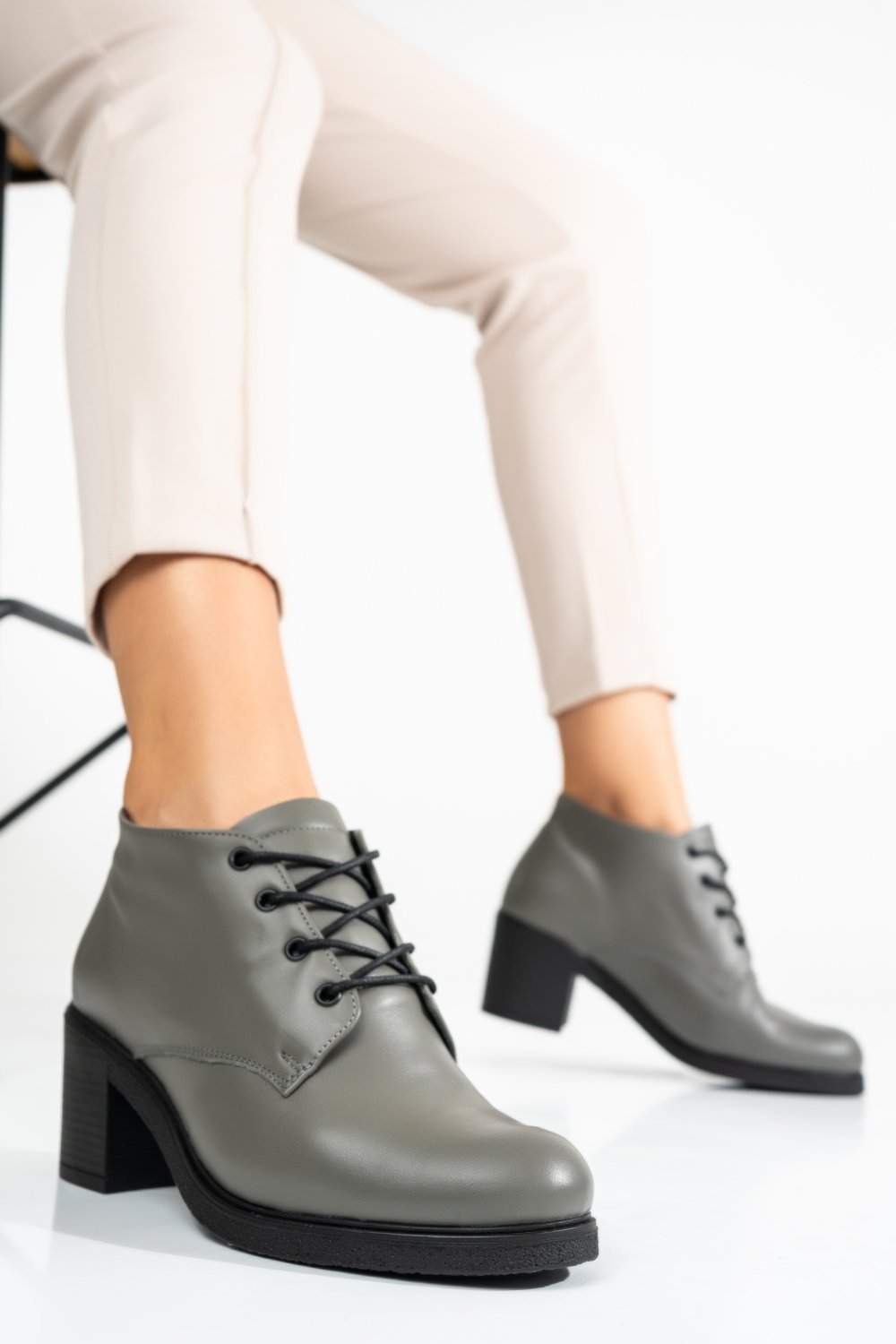 BOTINE GRI PIELE NATURALA 0PC6