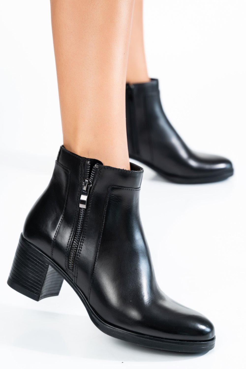 GHETE DAMA PIELE NATURALA NEGRE CU TOC MIC WS77H70H03