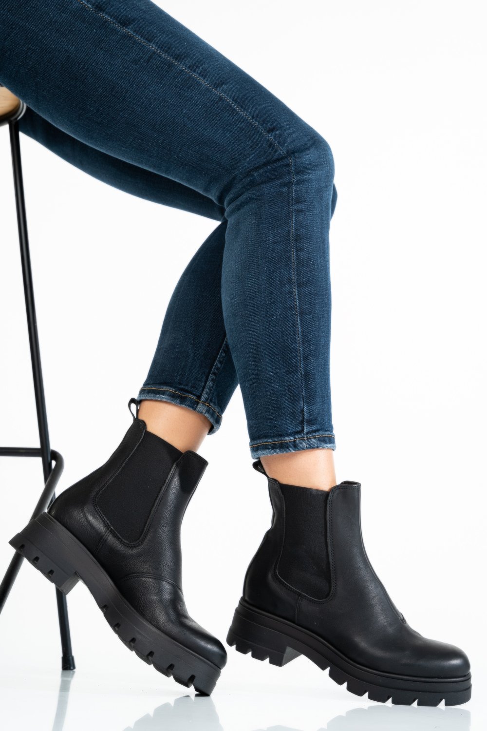 GHETE NEGRE PIELE NATURALA 8S77702