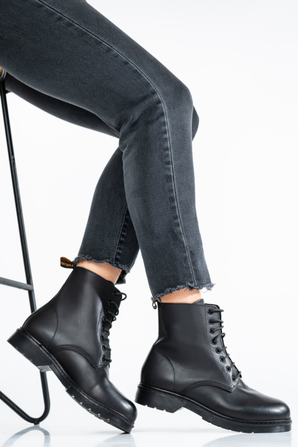 GHETE NEGRE PIELE NATURALA MAGDA