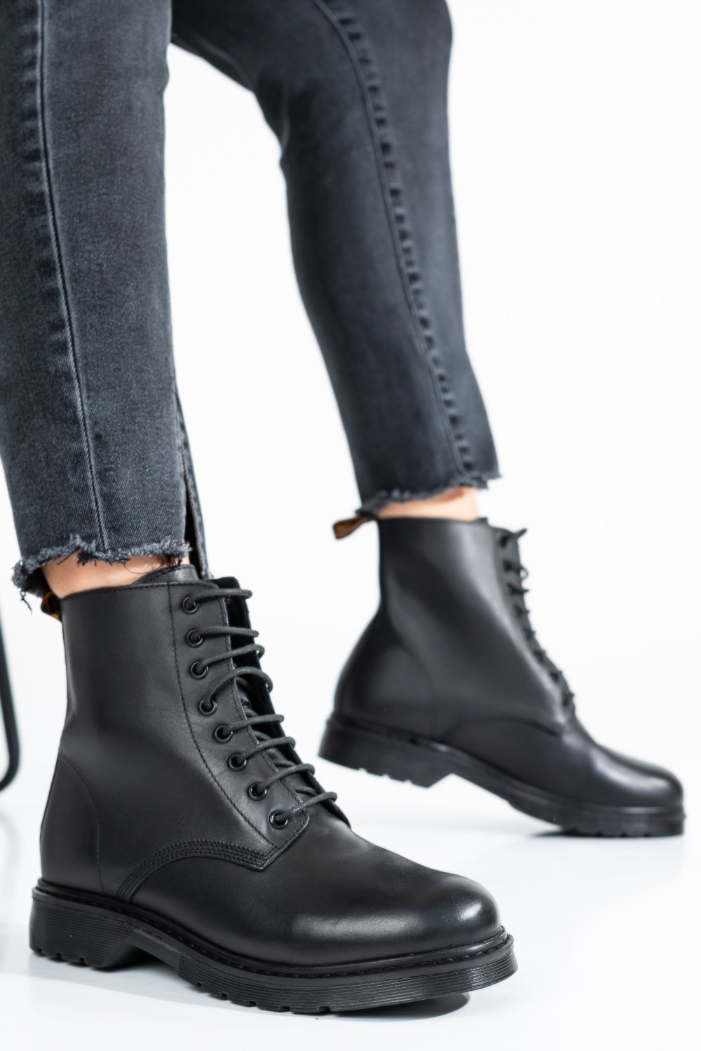 GHETE NEGRE PIELE NATURALA MAGDA