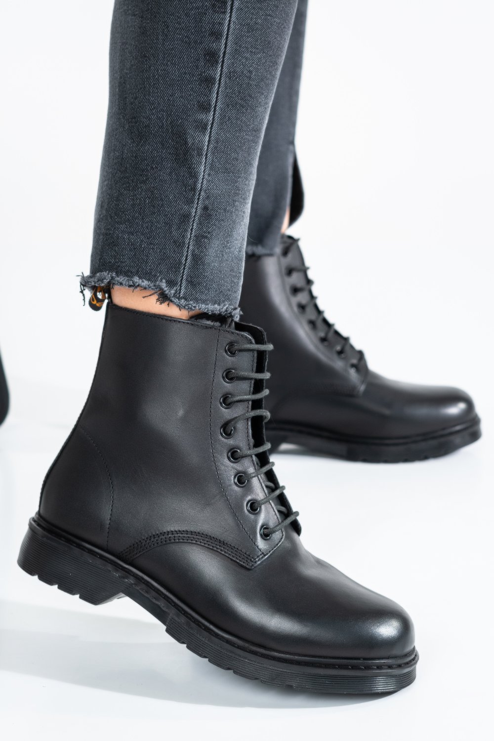 GHETE NEGRE PIELE NATURALA MAGDA