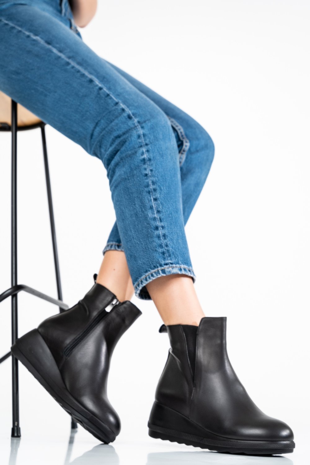 GHETE NEGRE PIELE NATURALA AK419