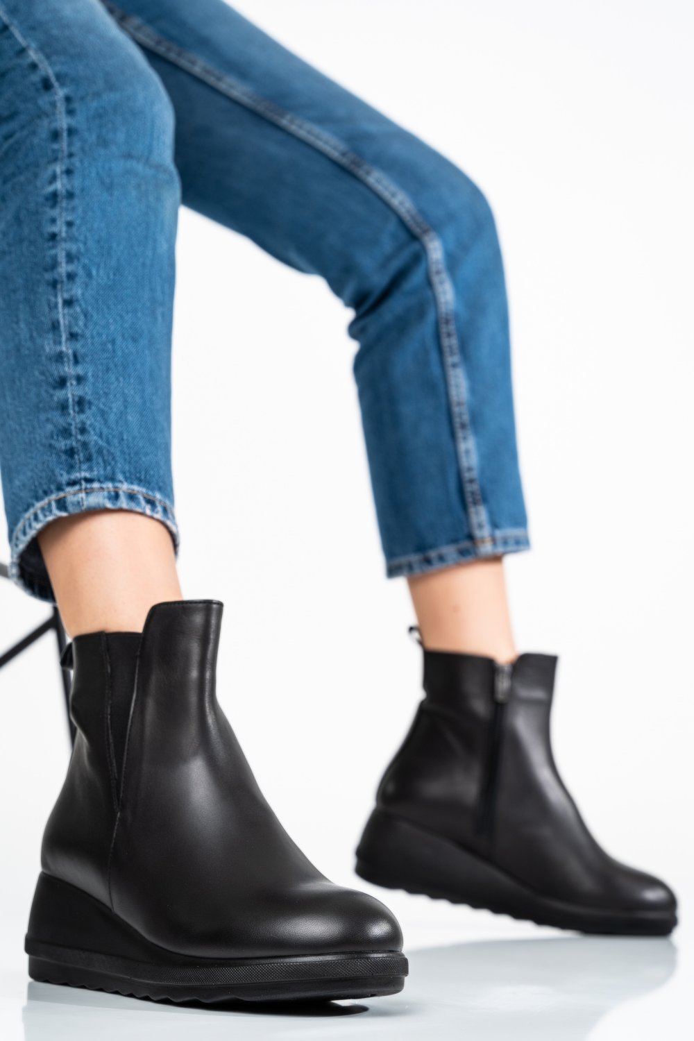 GHETE NEGRE PIELE NATURALA AK419