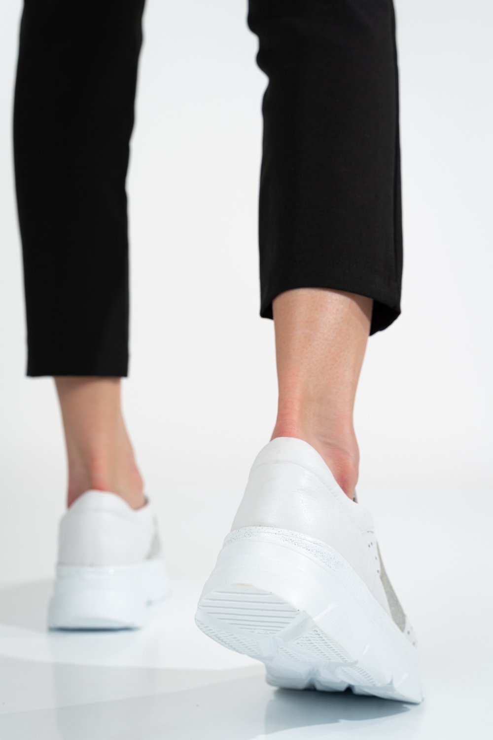 PANTOFI SPORT ALBI PIELE NATURALA TAYA